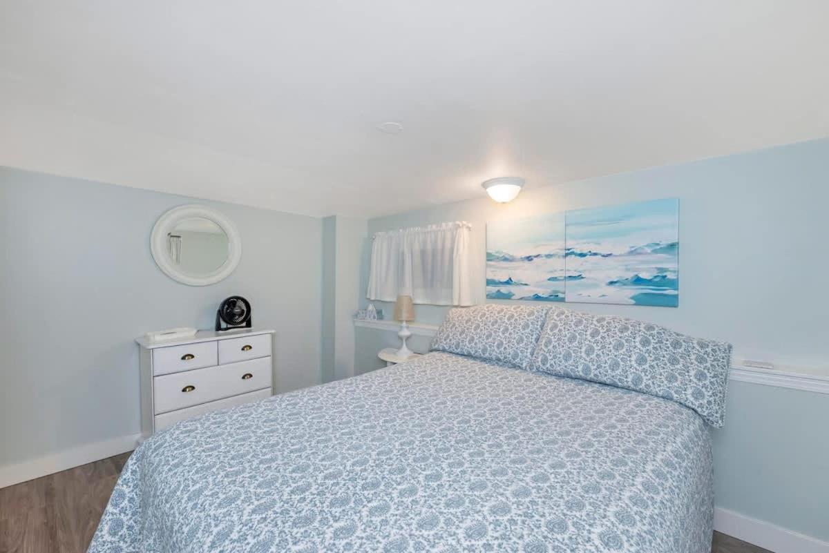 Quaint 1 Bedroom Lower Suite In Victoria, Bc Εξωτερικό φωτογραφία
